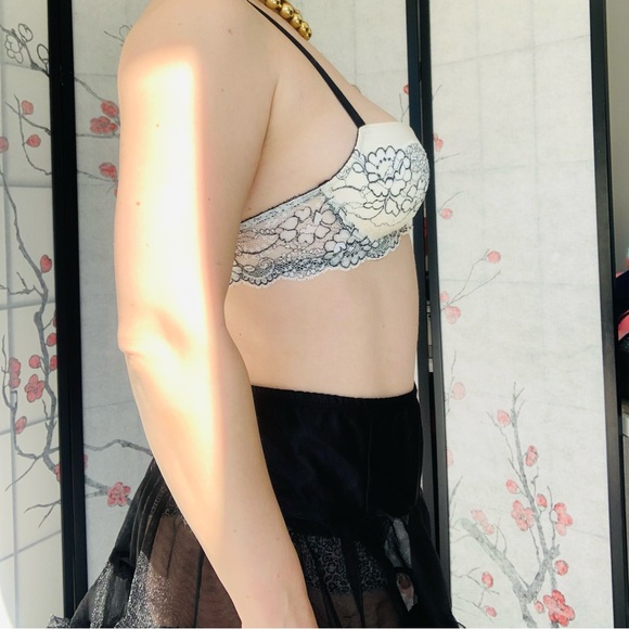 Victoria's Secret 💎 Vintage Crystal Floral Bra - Limited 2000s Collection - Picture 4 of 6